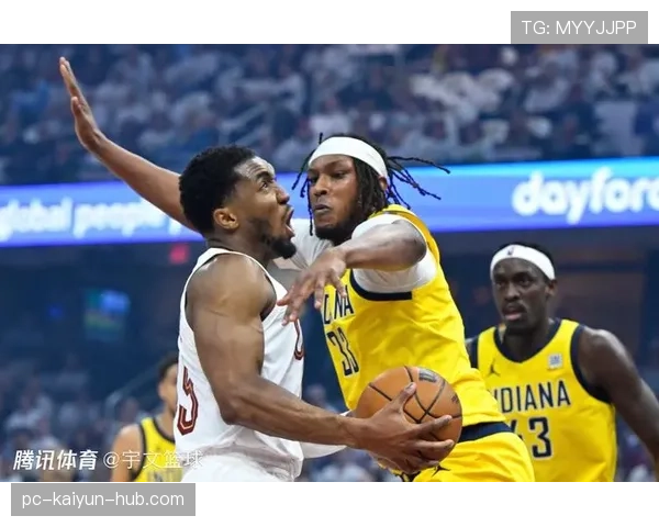 哈利伯顿突破限制库里挡拆，季后赛助力球队提升关键得分效率