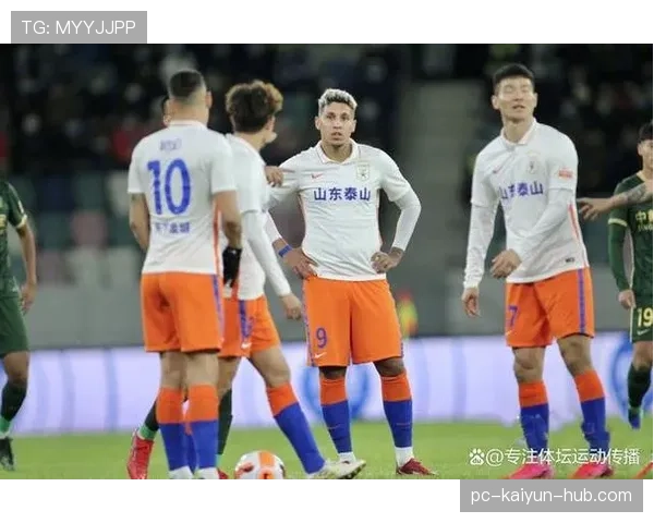 犯规种类与裁判判定要点：铲球、拉拽、手球等场景区分