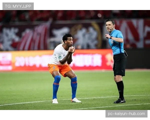 边裁职责详解：足球比赛中判罚辅助的关键规则与执行标准